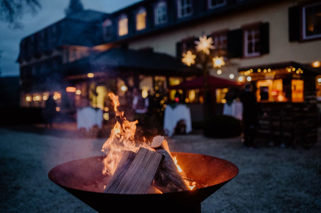 Feuerschalen weihnachtliche Stimmung in Rüssels Landhaus